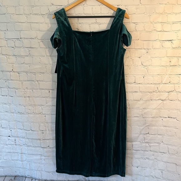 Nwt Alexa B Nites green velvet dress - Picture 5 of 11